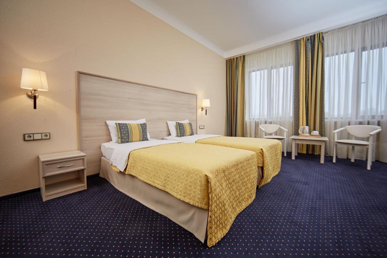 Platium Spa&Resort Kozyn Exterior photo